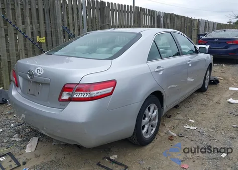 2011 Toyota Camry Le z USA, uszkodzony, nr VIN 4T1BF3EK2BU715971